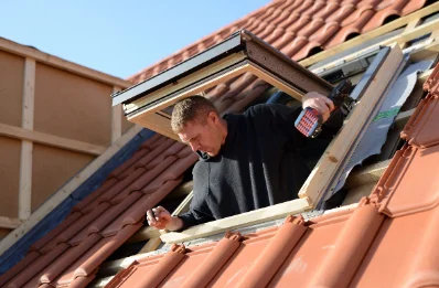 Pose de fenêtres de toit Velux à Surtainville